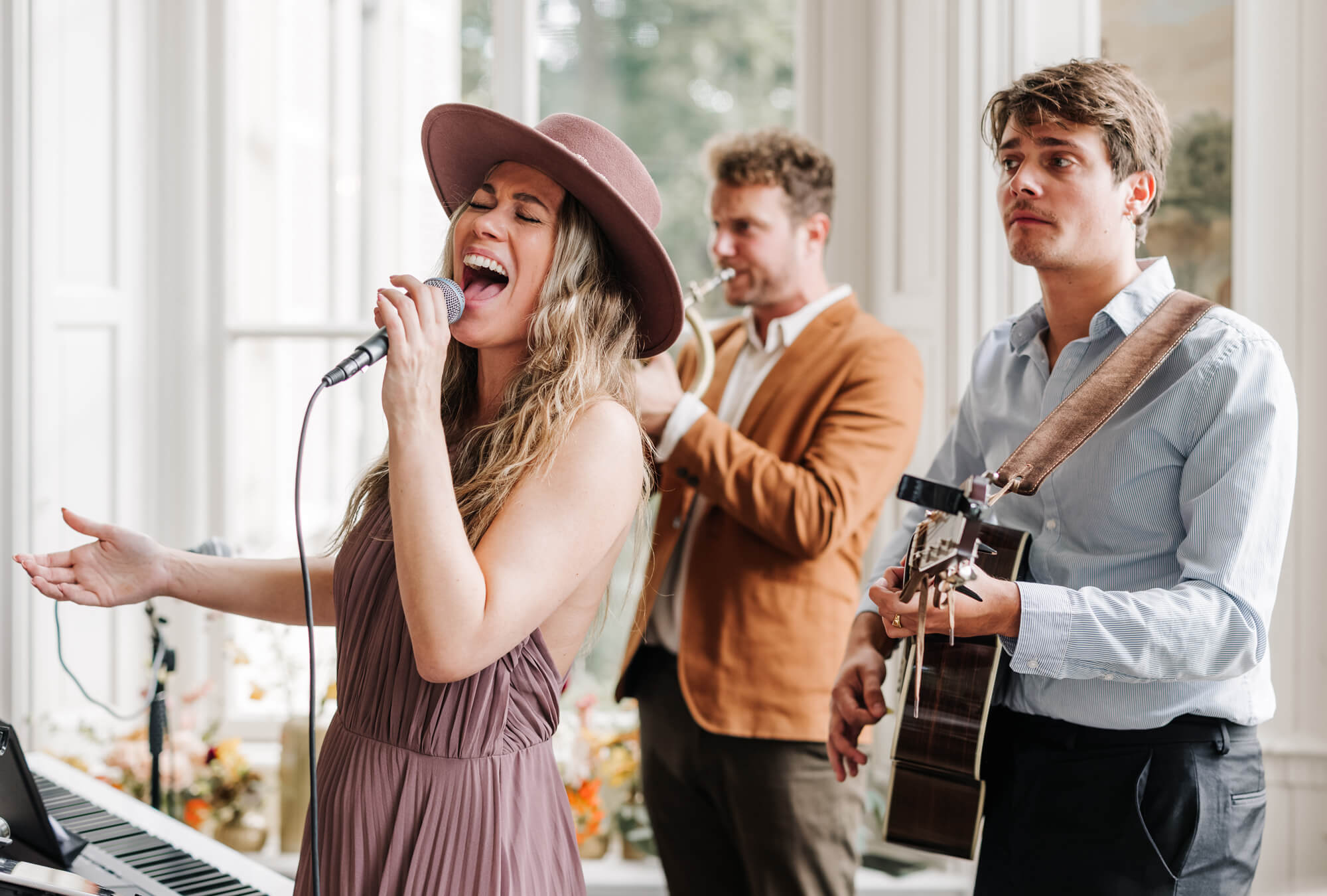 livemuziek met zangeres bij huwelijksceremonie