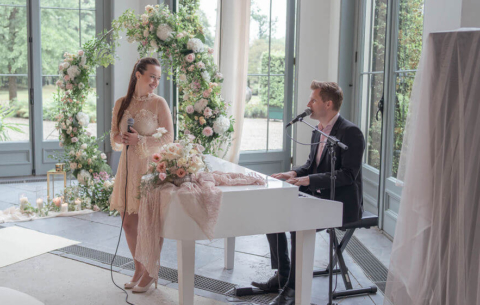Nieuwsbericht: 5x een zangeres met piano voor je bruiloft
