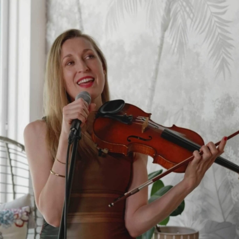 Emma | violin & vocals